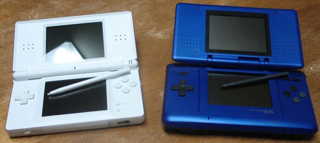 La console Nintendo DS Lite et la DS reposent une technologie d’écran résistive. © Killy the Random – Wikimedia Commons