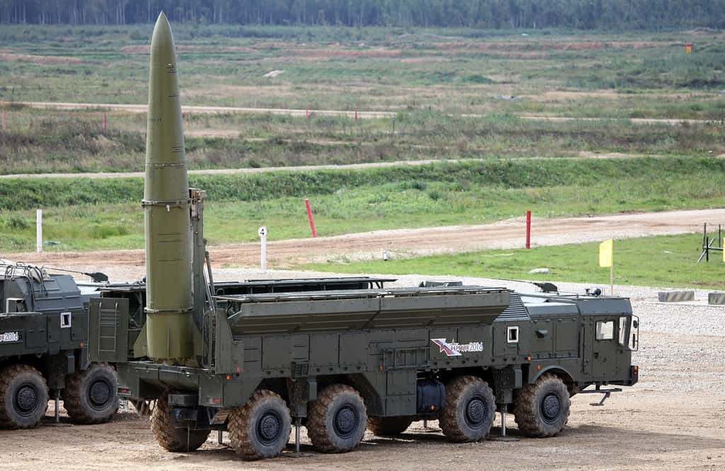 Les Iskander M sont déjà présents sur le sol biélorusse. Ces lanceurs peuvent aussi bien tirer des ogives conventionnelles que nucléaires. C’est d’ailleurs le cas de nombreux autres missiles russes. © Vitaly V. Kuzmin