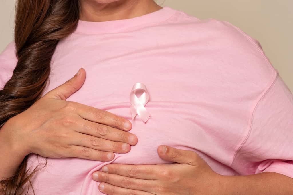  Moins d'un tiers des Américains savent qu'une rétraction du mamelon compte parmi les symptômes d'un cancer du sein, révèle une étude. © @mpfotoproducto, Adobe Stock