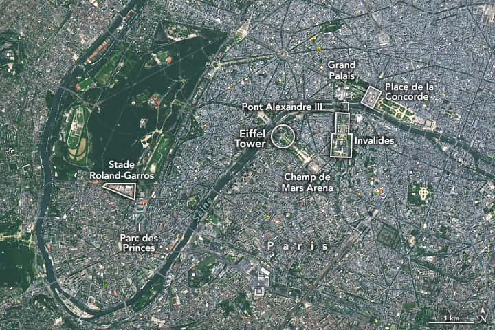 Une partie de la Seine et des grands monuments parisiens. © Nasa