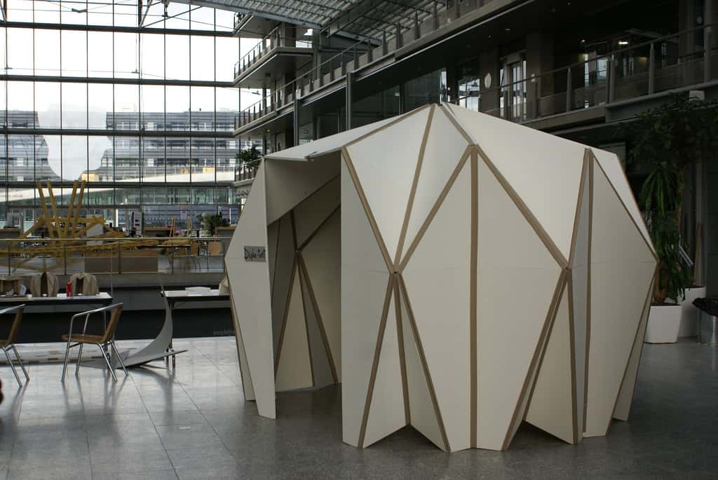 Un abri origami imaginé par Arthur Lebée, chercheur au laboratoire Navier (École des Ponts - IFSTTAR - CNRS). © Arthur Lebée, tous droits réservés