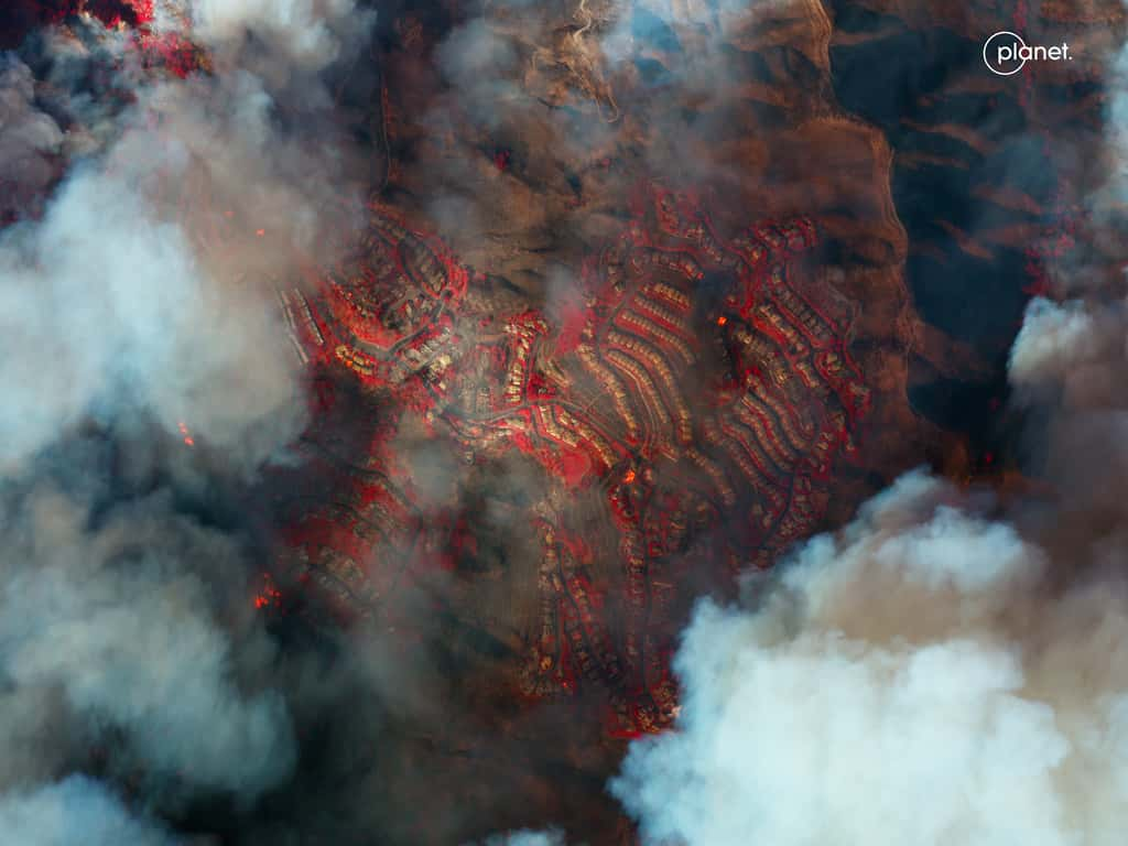 Cette image satellitaire de l'incendie Palisades montre en détail les villas et bâtiments détruits par l'incendie et ceux épargnés. © Planet Labs PBC