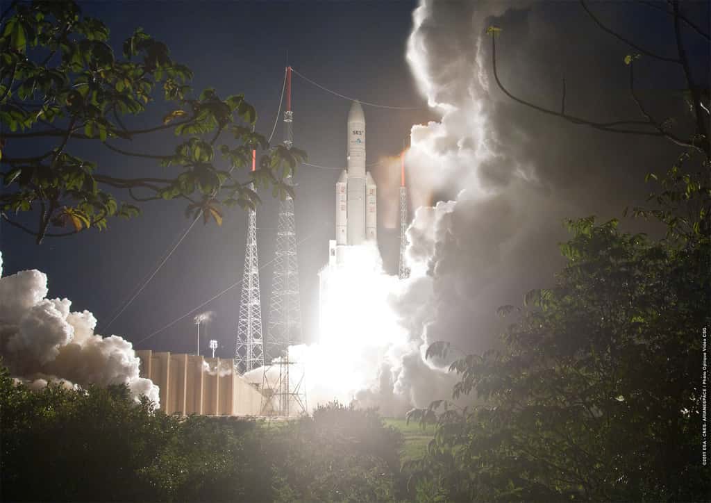 Une Ariane 5 au décollage depuis son pas de tir du Centre spatial guyanais (V204, septembre 2011). En août dernier, Ariane 5 a effectué son 57<sup>e</sup> lancer d’affilée sans échec. © Esa, Cnes, Arianespace, Photo Optique, CSG