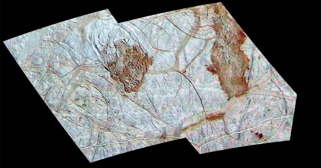 Détails de surface d'Europe, acquis lors de survols de la sonde Galileo de la Nasa. La nature des structures de surface fait encore débat. © Nasa, JPL, université de l'Arizona