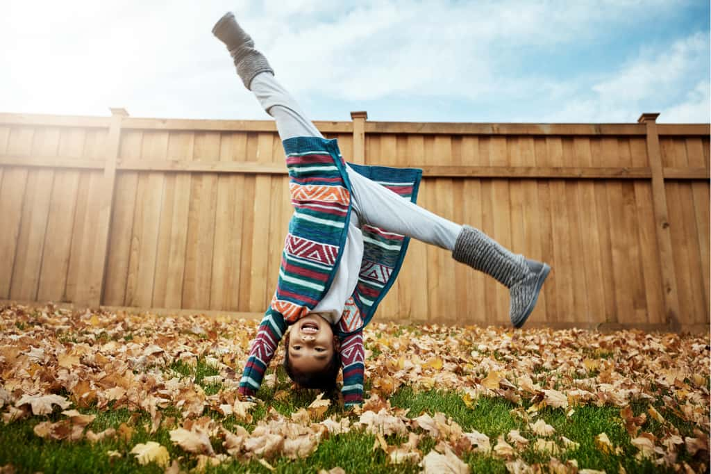 L'automne est la période idéale pour effectuer ces gestes essentiels pour fortifier votre pelouse. © gradyreese, iStock