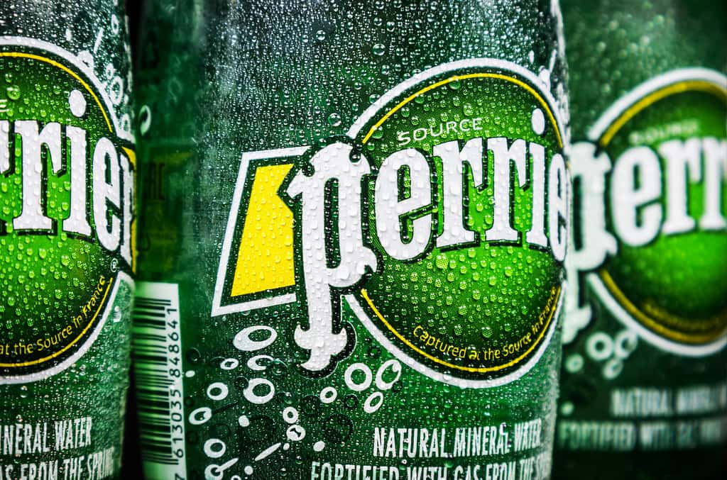 L'image de pureté de la marque est menacée par les révélations sur la microfiltration et l’impact du changement climatique sur ses sources. © OlegDoroshin, Adobe Stock