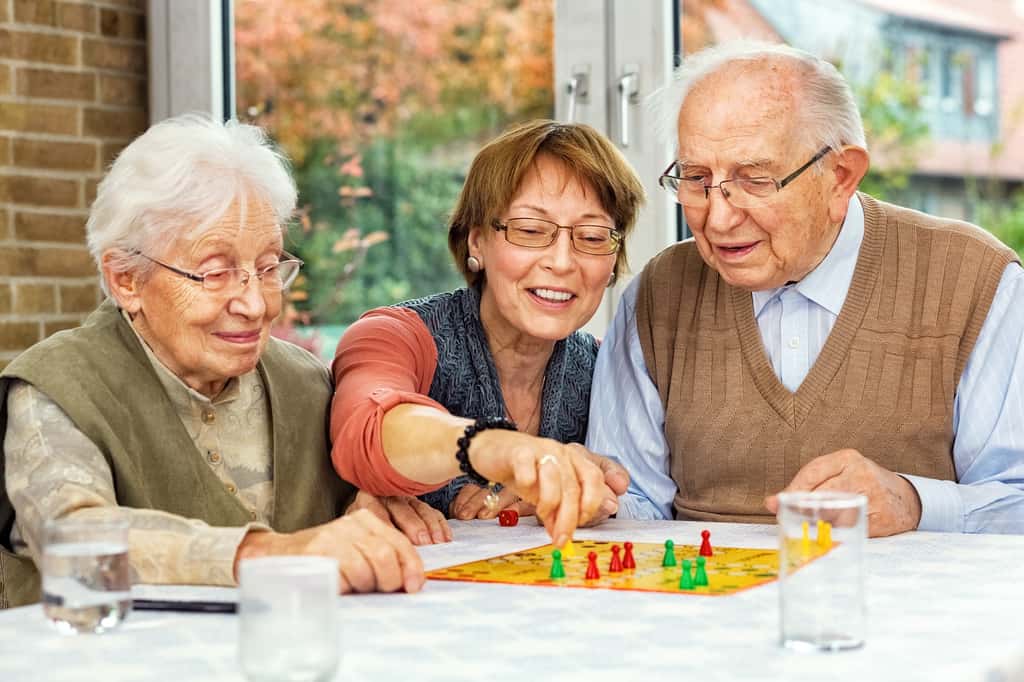 Les personnes âgées, seules ou en couple, peuvent aussi être accueillies dans des familles qui ont obtenu un agrément du conseil départemental. © Ingo Bartussek, Fotolia