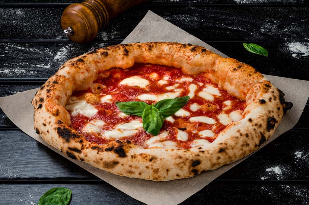 Un savant mélange de composés aromatiques, un soupçon de glutamate et une cuisson parfaite : l’irrésistible goût d’une pizza n’est pas le fruit du hasard. © Smspsy, Adobe Stock 