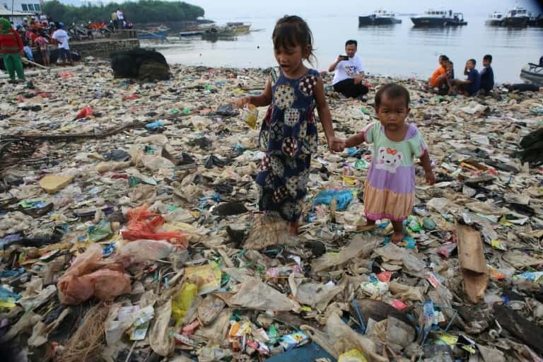 Une part importante des déchets plastiques reviendraient sur les rivages. © Perdiansyah, AFP, Archives