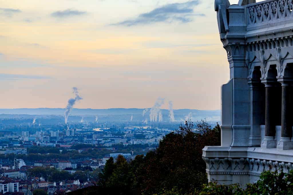 Les grandes agglomérations sont régulièrement en alerte pollution. © Markus Becker, EyeEm, Adobe Stock