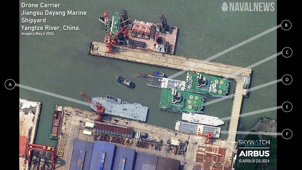  Le porte-avions est trop petit pour pouvoir accueillir autre chose que des drones à voilure fixe. © Naval News