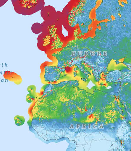 La Banque mondiale et l’Université technique du Danemark proposent un Global Wind Atlas, un atlas mondial sur l’énergie éolienne. Ici, la densité de puissance à 50 mètres d’altitude : en rouge, plus de 900 W/m<sup>2</sup>, en jaune, autour de 450 W/m<sup>2</sup> et en vert, de l’ordre de 300 W/m<sup>2</sup>. © Banque mondiale
