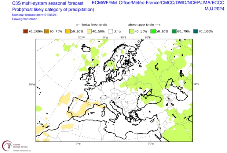 Les prévisions à trois mois pour mai, juin, juillet s'orientent vers un temps plus sec que la normale sur la moitié sud, et n'envisagent pas d'anomalie pluvieuse sur la moitié nord. © Copernicus