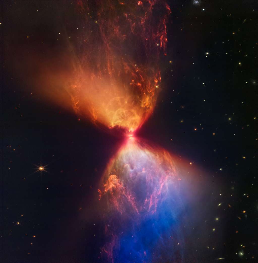 La protoétoile dans le nuage sombre L1527, illustrée sur cette image de la caméra infrarouge proche du télescope spatial James-Webb (NIRCam) de la Nasa, est intégrée dans un nuage de matière alimentant sa croissance. © Nasa, ESA, ASC et STScl, J. DePasquale, A. Pagan et A. Koekemoer (STScI)