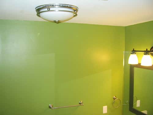Il faut choisir un éclairage de salle de bains adapté à l'ambiance. © HandymanBusiness, Flickr, CC BY-SA 2.0