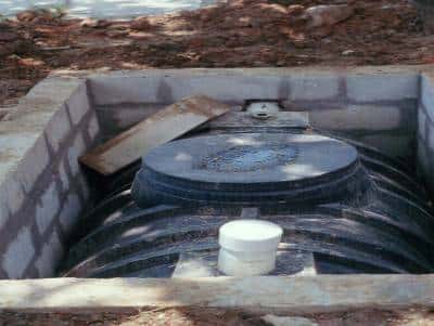 La fosse septique nécessite un coffrage pour être installée. Le choix se porte sur le béton, le béton armé, le ciment ou encore le plastique. © eurotrofication&amp;hypoxia, Flickr, cc by 2.0