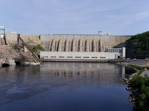 Les barrages hydroélectriques permettent de stocker et de contrôler avec précision cette forme d’énergie renouvelable. © Vieux bandit CC by 2.0