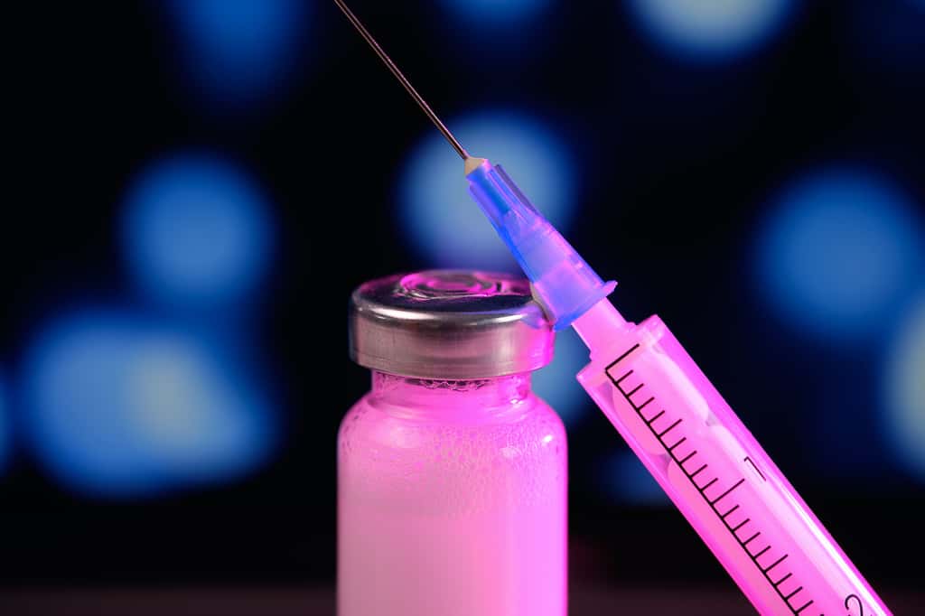 Les vaccins à ARN sont plus coûteux à fabriquer et leurs effets secondaires sont plus importants. © the_mist, Adobe Stock