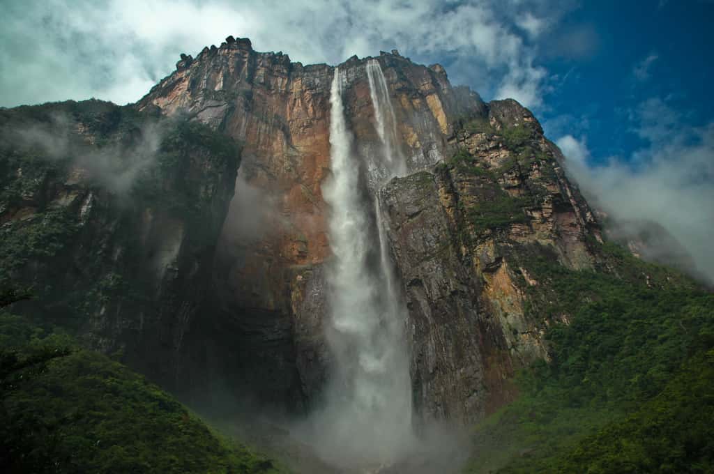 La chute de Salto Ángel au Venezuela mesure près de 980 mètres de haut. © ENT108, Flickr