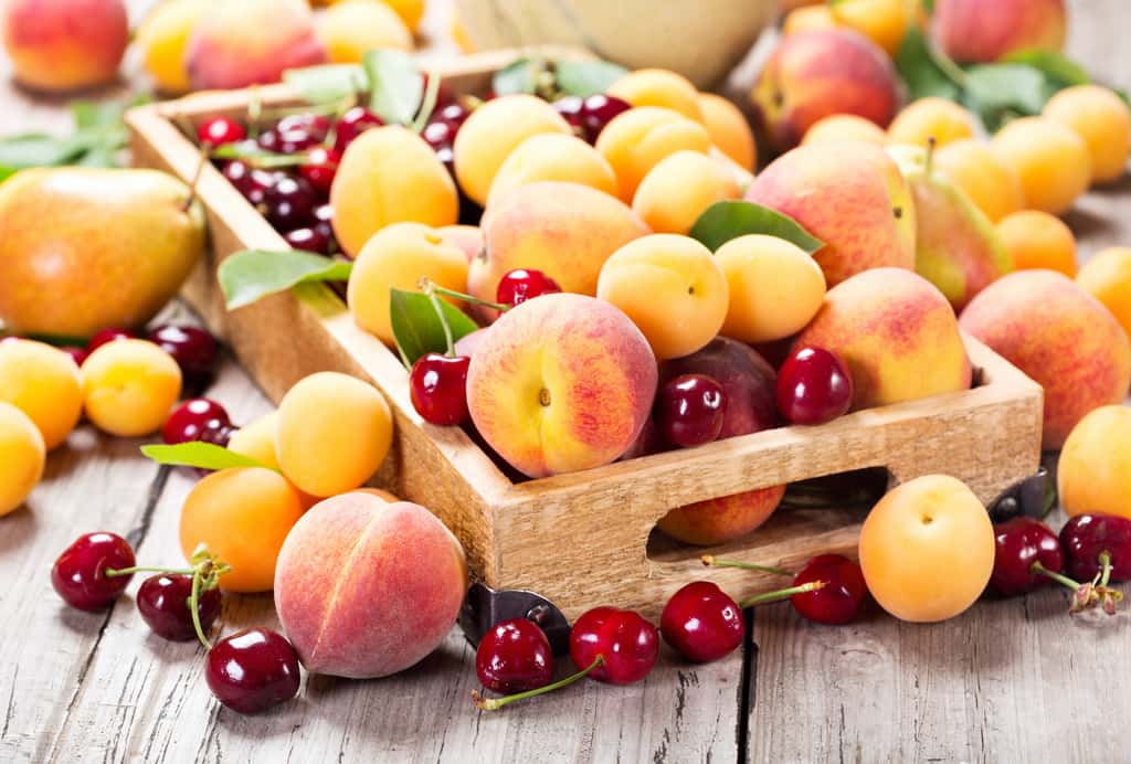 Cerise, pêche, melon,… Juillet est l’un des mois qui offre la plus grande diversité de fruits.  © Nitr, Adobe Stock