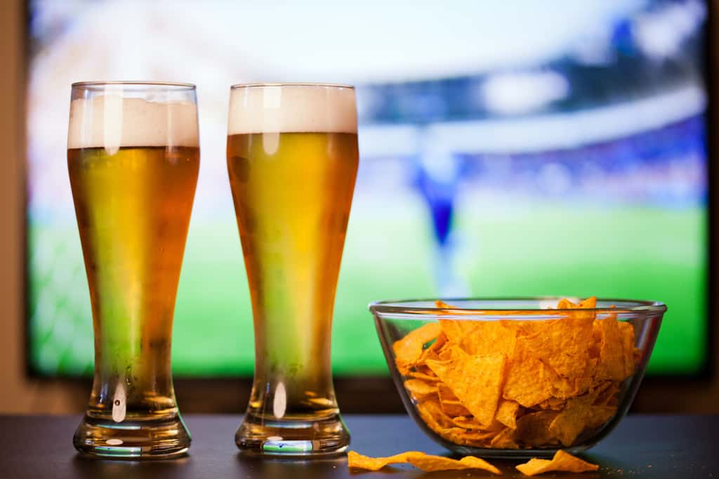 Manger des snacks salés donne envie de bière bien fraîche. © Melinda Nagy, Adobe Stock