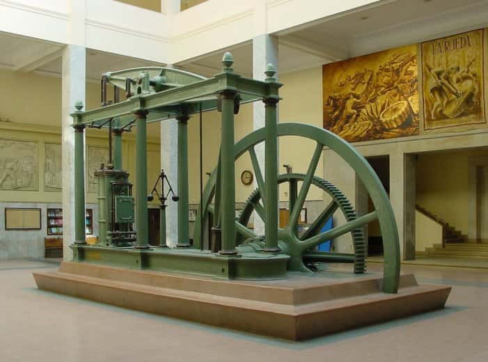 Élément déclencheur de la première révolution industrielle, la première machine à vapeur a été créée par James Watt en 1760. © Nicolas Pérez, Wikimedia Commons, cc by sa 3.0