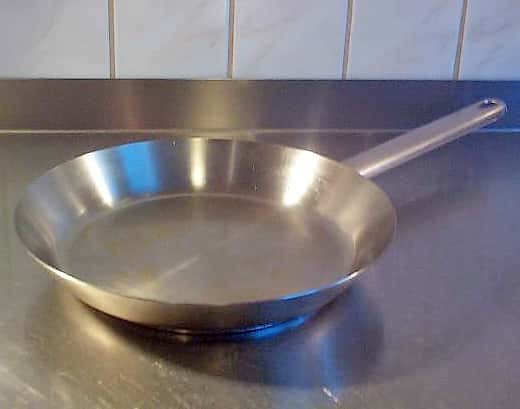 Choisir une plaque de cuisson dépendra de votre budget et de votre manière de cuisiner. © Suricata, Wikipédia commons, domaine public