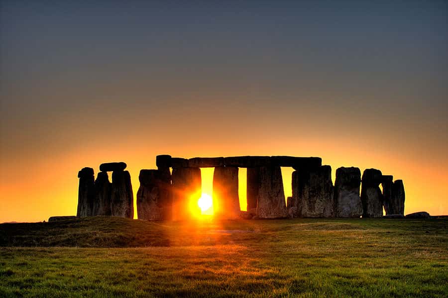 Soleil au travers de Stonehenge. © By simonwakefield CC BY 2.0