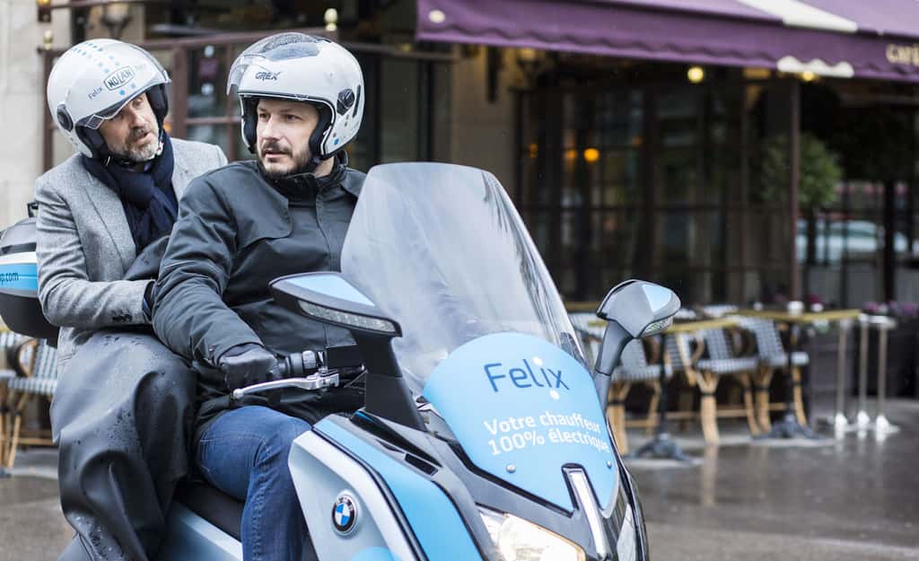 Dans les grandes villes, de plus en plus de taxis sur scooters électriques offrent des solutions de déplacement rapide. © Felix