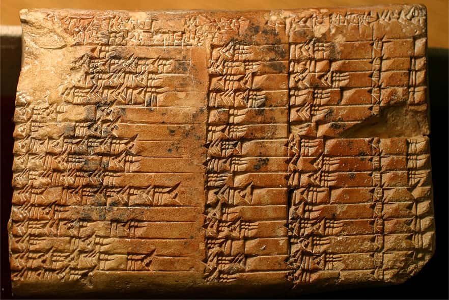 La tablette d’argile babylonienne nommée « Plimpton 322 » (car elle porte le numéro 322 dans la collection « G. A. Plimpton », a été découverte au XIX<sup>e</sup> siècle. © <em>Wikimedia commons</em>, Domaine public