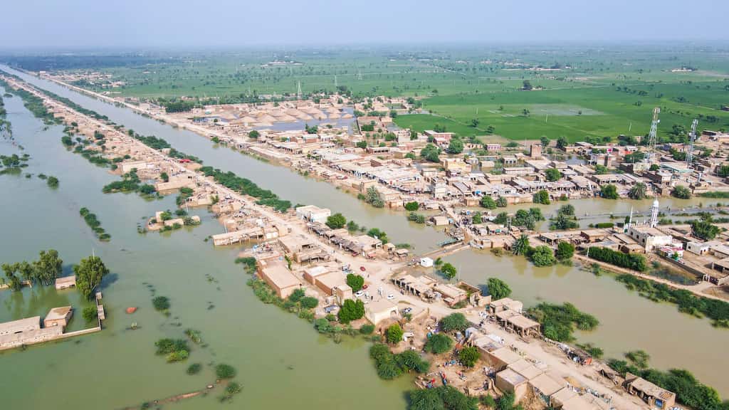 En 2022, plus de 70 millions de personnes ont été déplacées dans le monde à cause d’événements climatiques extrêmes. Quelque 10 millions rien qu’à cause des inondations au Pakistan. © KAS, Adobe Stock