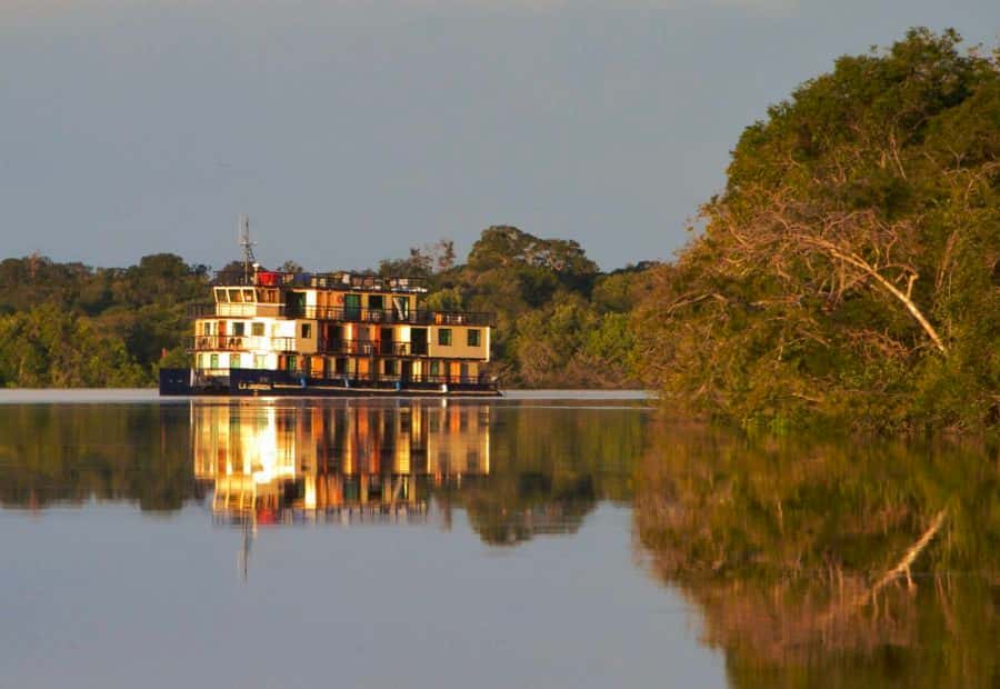 À bord de La Jaganda, Grands Espaces vous promet de découvrir l’Amazonie authentique dont est tombé amoureux son concepteur et coarmateur, Bernard Ramus. © Grands Espaces