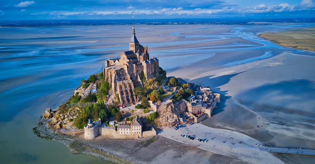 Et si vous adoptiez un point de vue différent sur le Mont-Saint-Michel. © Max Topchii, Adobe Stock