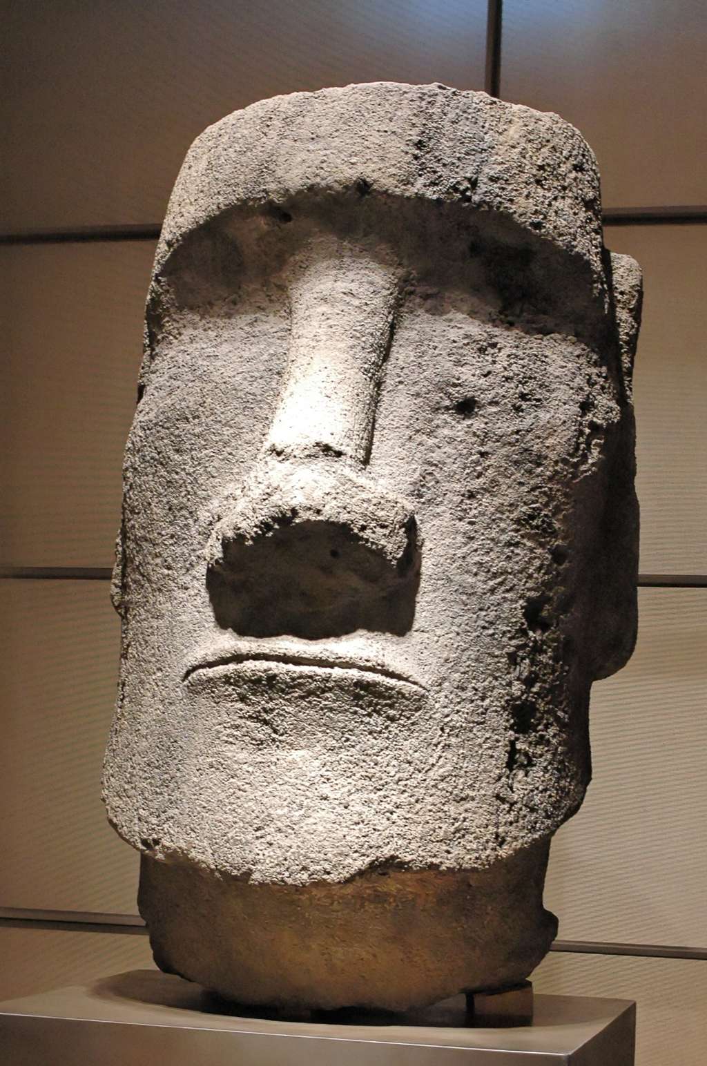 Statue Maoï de l’île de Pâques, visible jusqu’en 2005 au musée de l’Homme, désormais exposée au musée du quai Branly. © Jastrow, <em>Wikimedia Commons</em>, Domaine Public