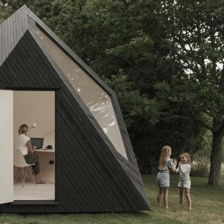 Une cabane ultra-design pour télétravailler dans le jardin. © Courtesy of KOTO