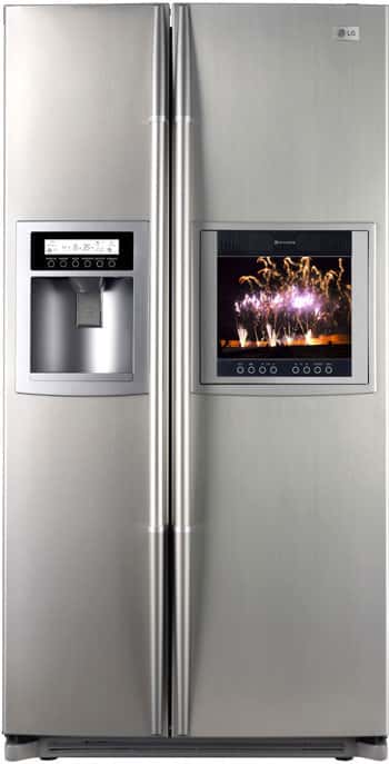 Réfrigérateur/congélateur « américain », taille XXL (543 litres de volume utile), intégrant dans sa porte un écran TV LCD 15” raccordable sur le réseau Internet : environ 3000 €. Réf. GRG2263STBA. © LG
