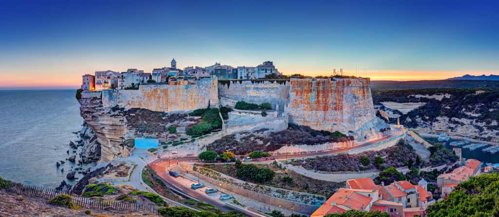 La ville de Bonifacio est la plus visitée de Corse. © Frog 974, Adobe Stock