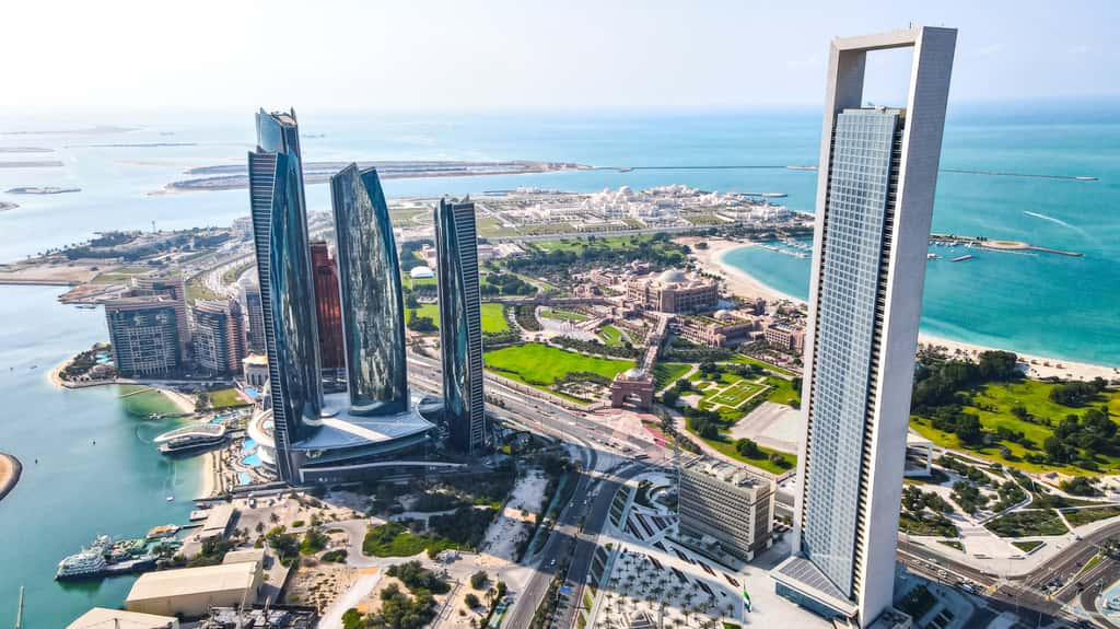 Abu Dhabi voit son environnement changer avec les nombreuses constructions qui émergent ! © abdulla, Adobe Stock