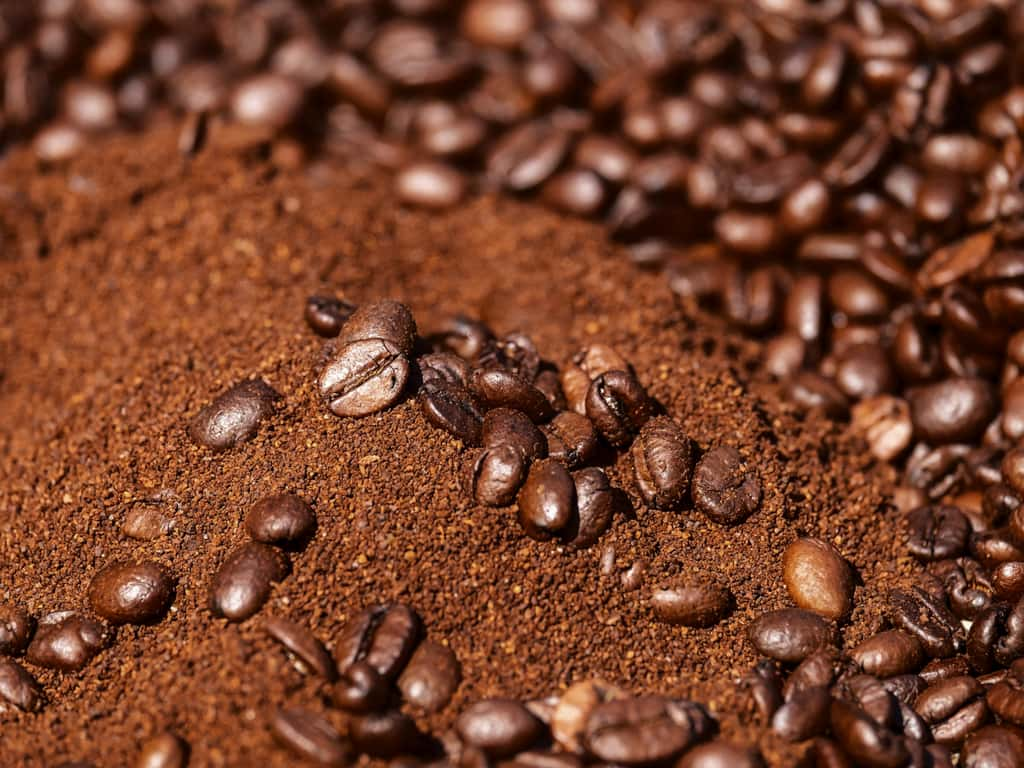 En étant incorporé au béton, le marc de café pourrait bien devenir un atout précieux pour contribuer à décarboner le secteur de la construction. © iStock