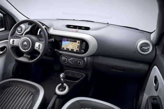 Le système multimédia Easy Link avec son écran tactile de 7 pouces, connecté au smartphone. © Renault