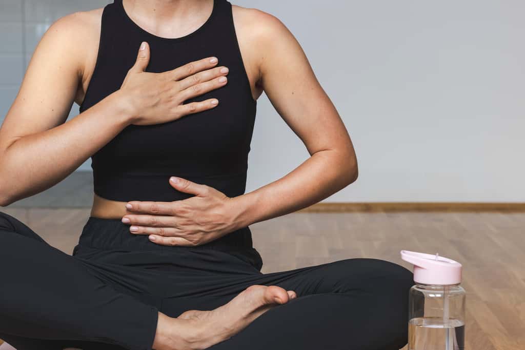 Les résultats de cette étude montrent que les patients qui ont pratiqué le yoga en plus de prendre leurs médicaments avaient un cœur plus fort que ceux qui ne prenaient que des médicaments pour leur insuffisance cardiaque. © Barillo_Picture, Adobe Stock