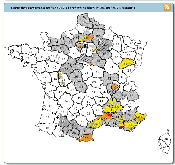 La carte des restrictions d'eau de ce mardi 9 mai. En jaune, les zones en alerte, en orange en alerte renforcée et en rouge en crise. © Ministère de la Transition écologique