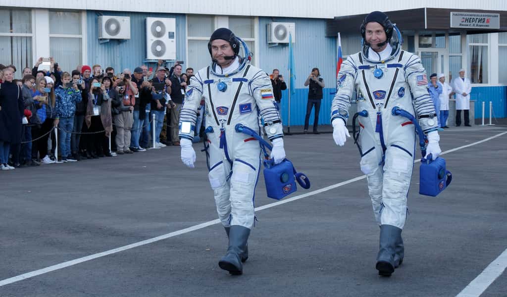 Alexey Ovchinin, à gauche, et Nick Hague, à droite, sont partis à bord de Soyouz mais une anomalie a précipité leur retour. © Victor Zelentsov, NASA