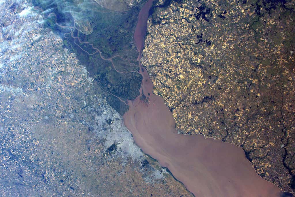 De part et d’autre du Rio de la Plata, l’Argentine et l’Uruguay. © ESA, Nasa