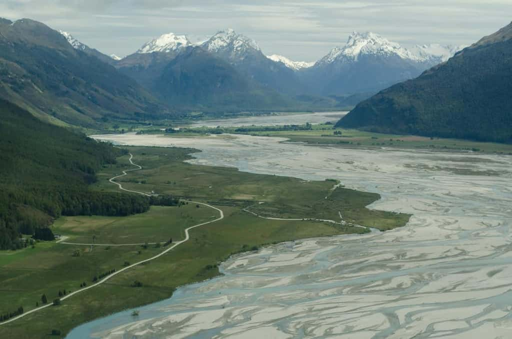 Vallée de la rivière Dart, près de la ville de Glenorchy, en Nouvelle-Zélande, qui matérialise Isengard à l’écran. © Jeff Hitchcock/Flickr, CC BY