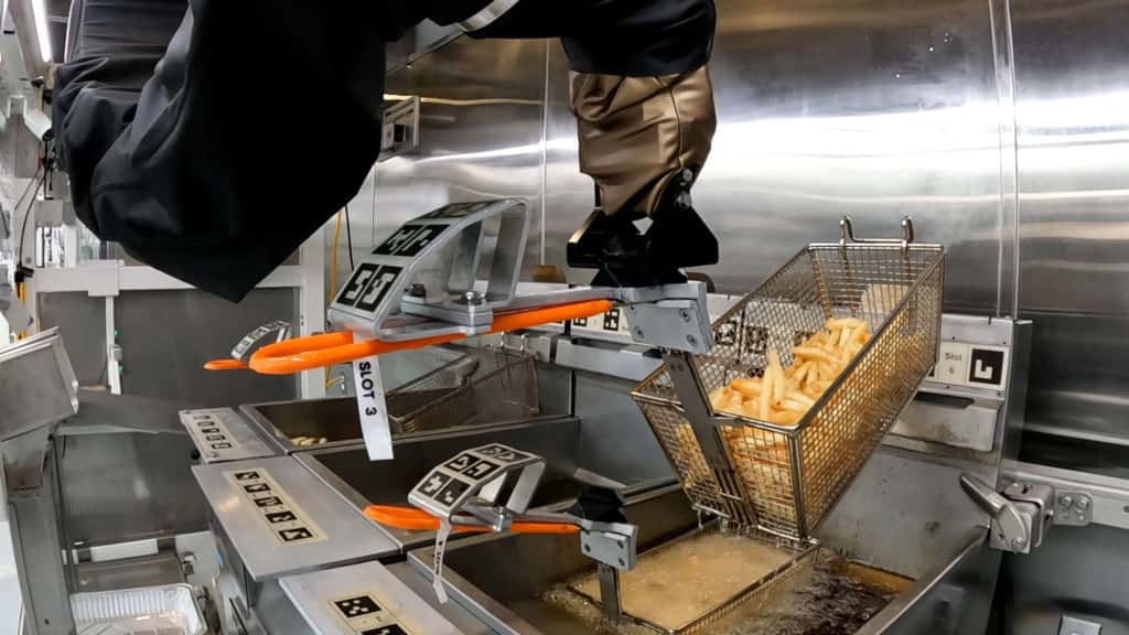Flippy 2 s’occupe entièrement des friteuses à la place d’un humain. © Miso Robotics