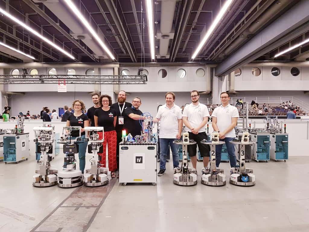 L'équipe PyroTeam, de l’école Polytechnique de Lille, avec ses robots logisticiens est vice-championne du monde dans la catégorie Robots industriels. © PiroTeam