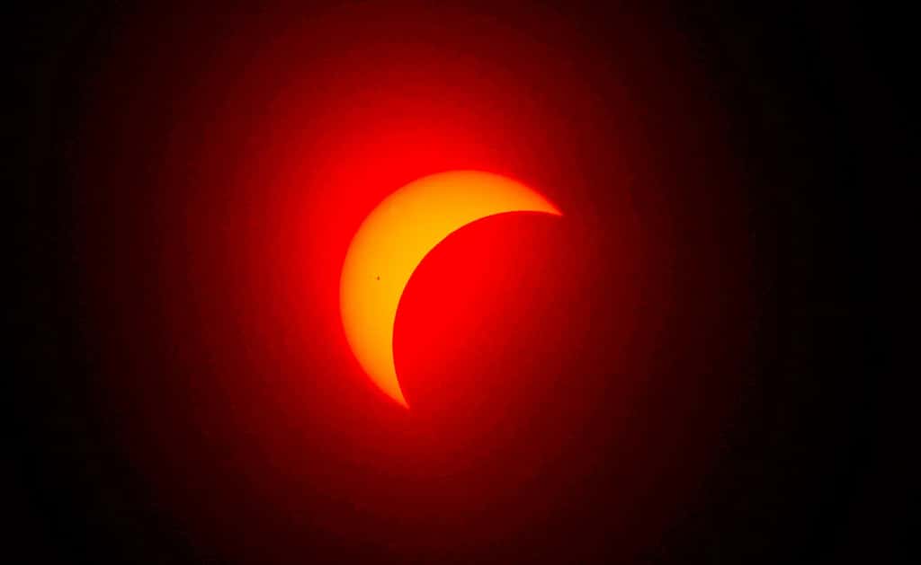Vue de l'éclipse avant sa totalité au Texas. © Ron Jenkins, Getty Images