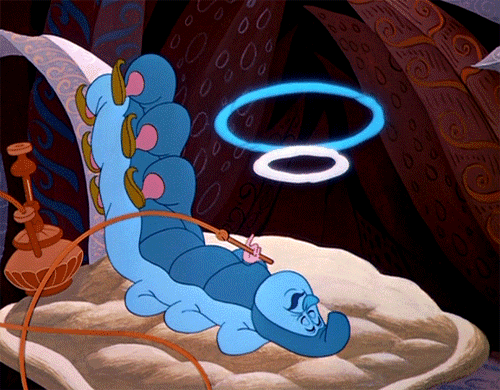 Les célèbres ronds de fumée de la chenille dans le dessin-animé <em>Alice au pays des merveilles</em>. © Disney, 1951, Gipher