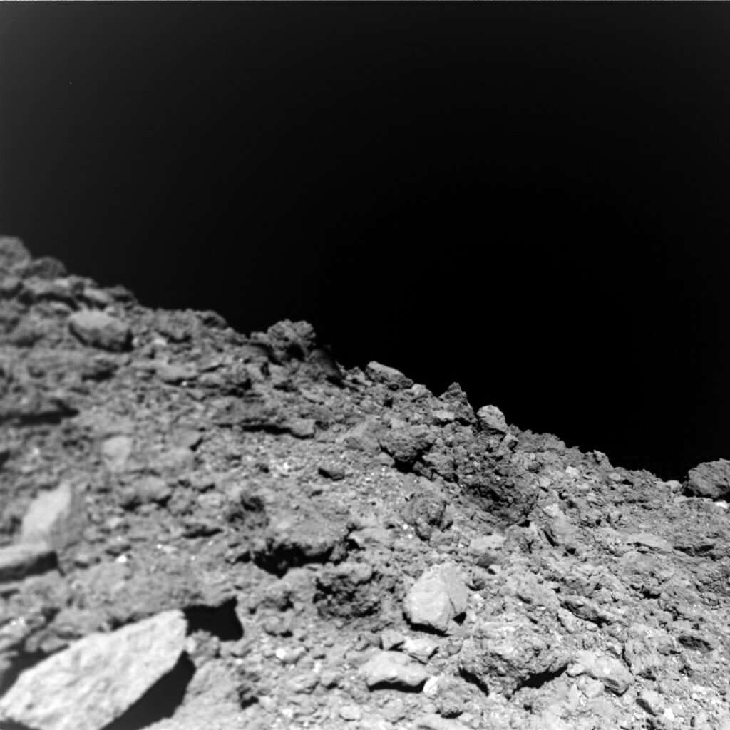 La surface de Ryugu, photographiée lors de la descente de Mascot, peu de temps avant que la sonde ne heurte un rocher. © Jaumann et al Science (2019)